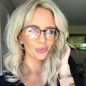 Meet your Posher, Laurenda